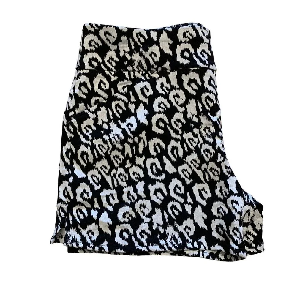 NWT INC International Concepts Leopard Core Shorts size 14 black white NEW